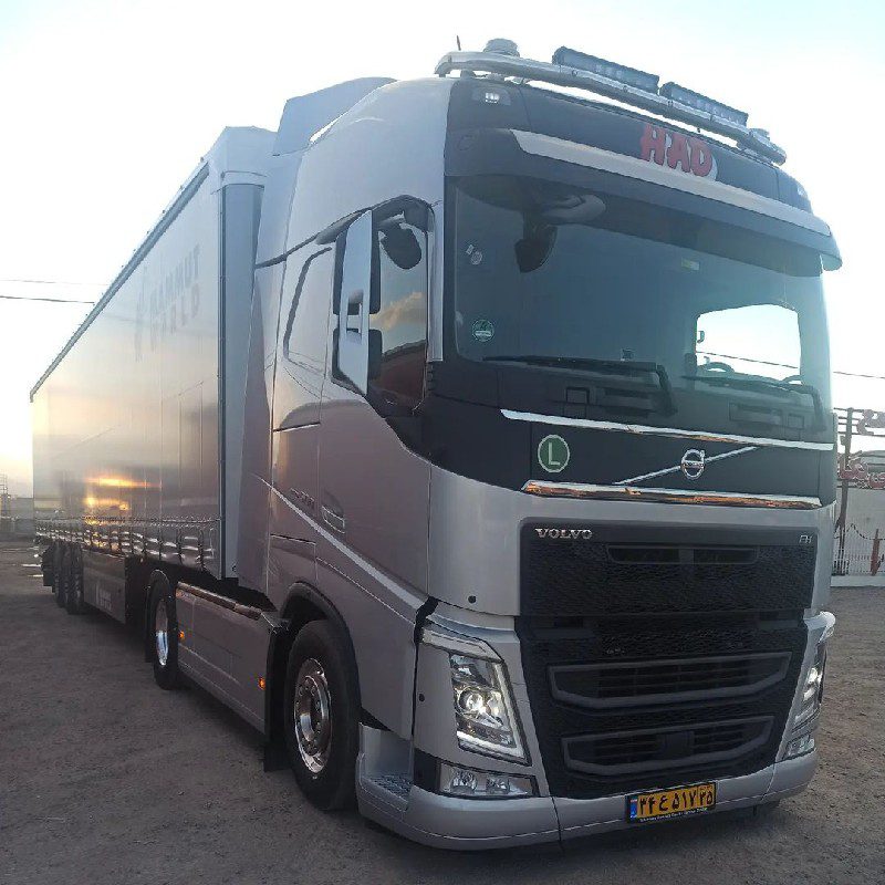 نمایشگاه کامیون برادران شاکری تبریز